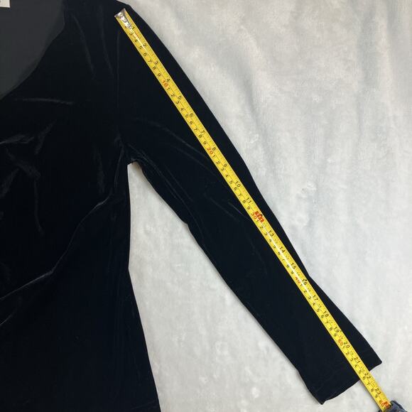 Black Velvet Long Sleeve Blouse Witchy Goth Vampire Whimsy V-Neck Pleated Medium - Picture 8 of 9